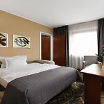 City Hotel فندق