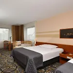 City Hotel فندق 4*
