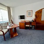 فندق City Hotel