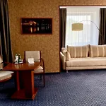 City Hotel