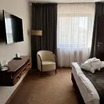 City Hotel فندق بيدغوستيا