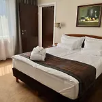 City Hotel
