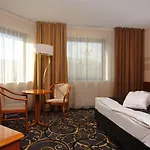 City Hotel فندق