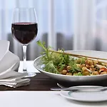 City Hotel فندق