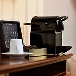 City Hotel فندق