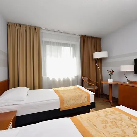 City Hotel