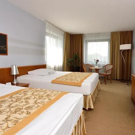 City Hotel