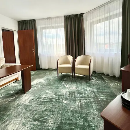 City Hotel 4*