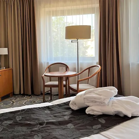 City Hotel Отель 4*