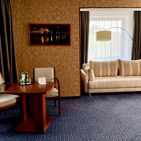 City Hotel