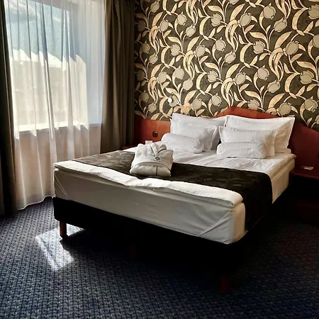 City Hotel Отель 4*