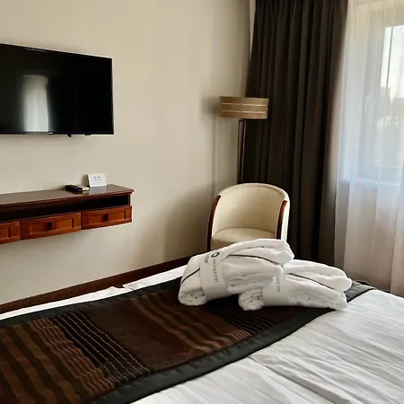 City Hotel Hotell 4*