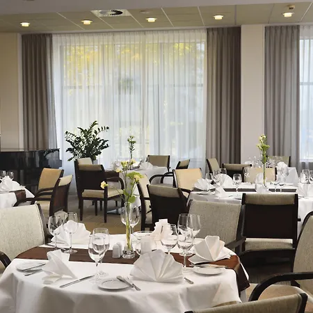 City Hotel Hotell 4*