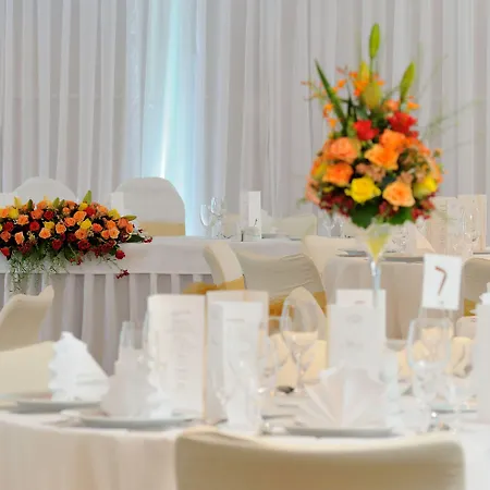 City Hotel Hotell 4*