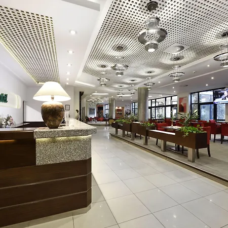 City Hotel Hotell 4*