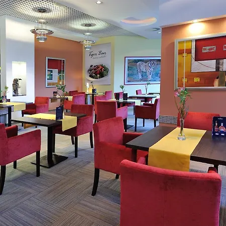 City Hotel Отель