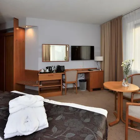 City Hotel 4*
